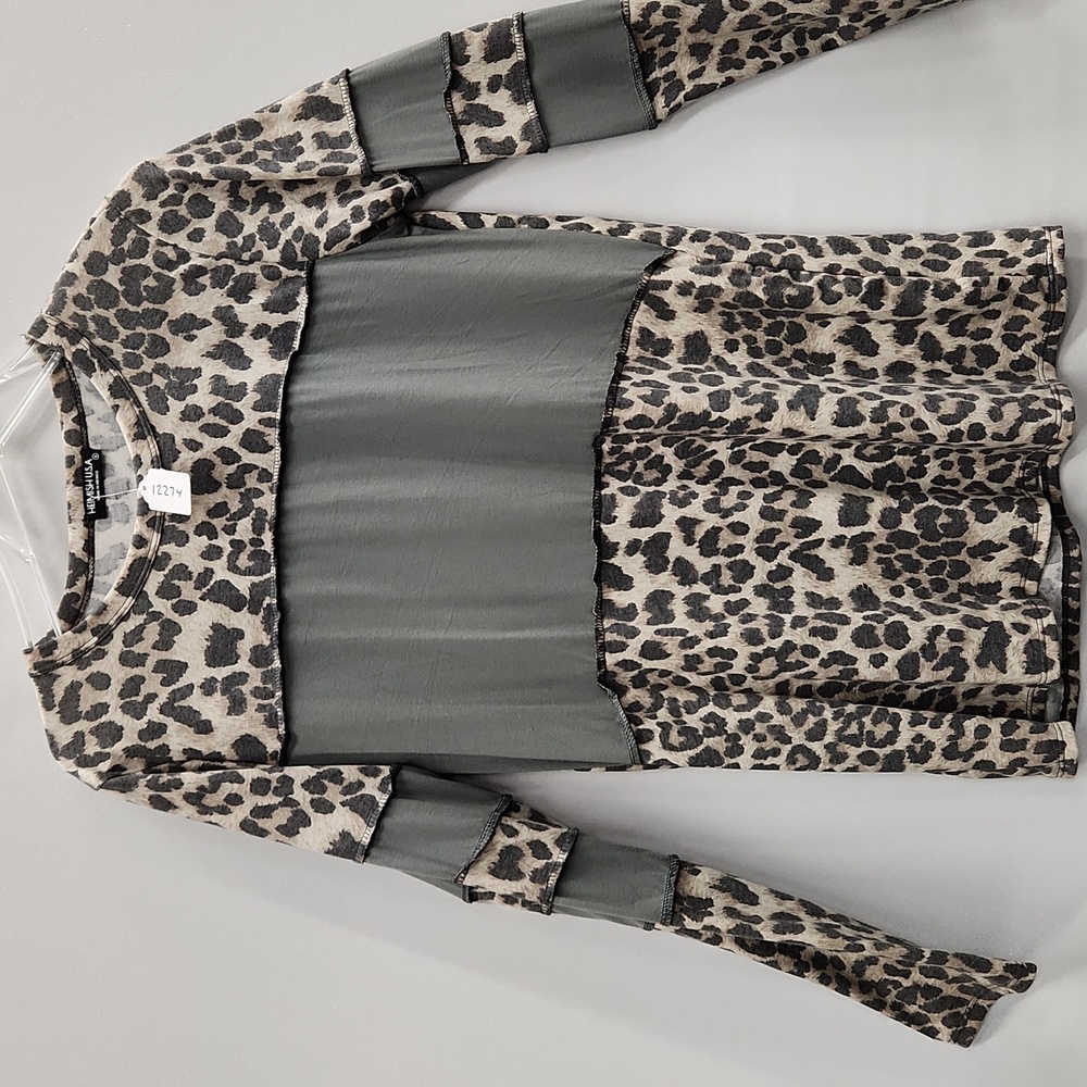 Long sleeve Heimish animal print top
